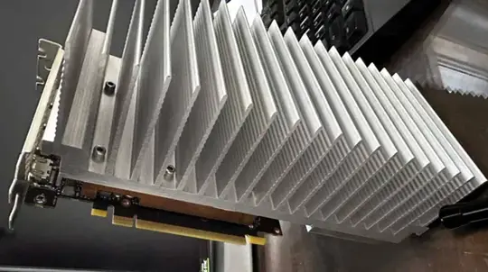 NVIDIA GeForce RTX 4060 běží bez ventilátorů s 2,5kg chladičem