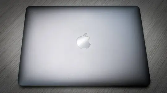 मेमोरी की कमी से MacBook Air की डिलीवरी में देरी