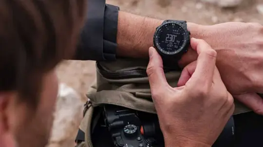 Suunto Core 2 nabízí 15 měsíců provozu a vodotěsnost 10 ATM