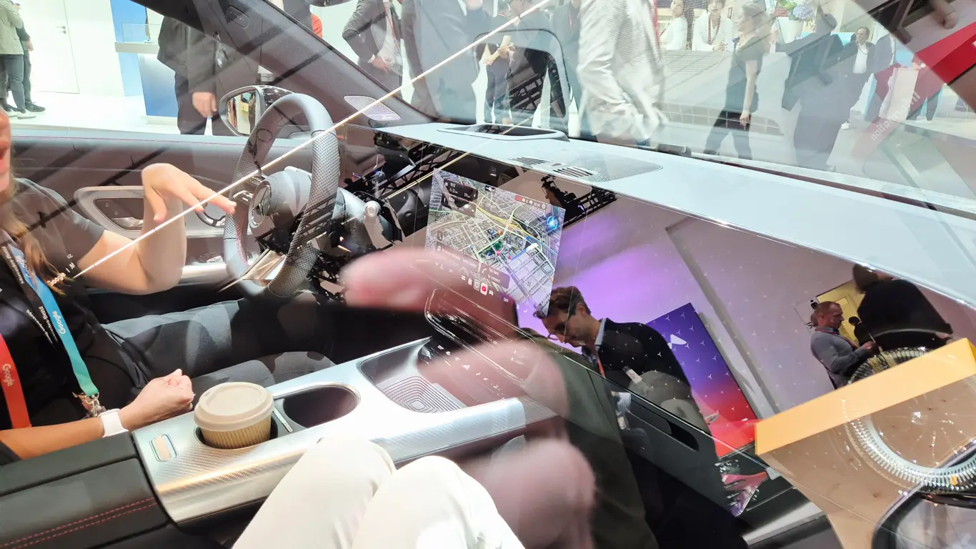 IAA 2025 / ИИ Google в Mercedes CLA