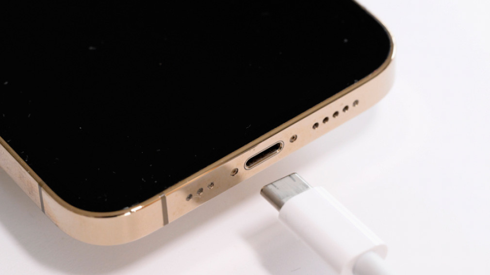 Apple возможно ограничит использование порта USB-C в новых iPhone 15