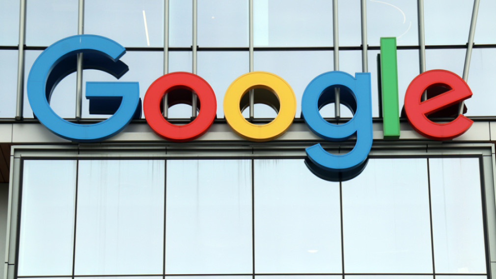 Работников офиса Google оставили без столов