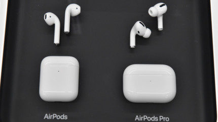 Apple добавит в наушники AirPods функции «для оздоровления слуха»