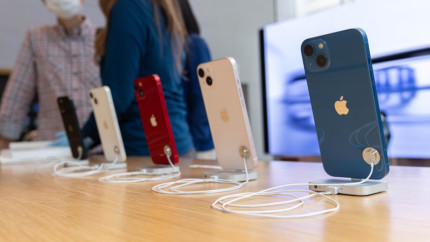 Смартфон iPhone 13 mini рекордно подешевел на рынке России