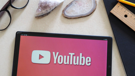 Платформа YouTube получит новую функцию по управлению озвучкой видео