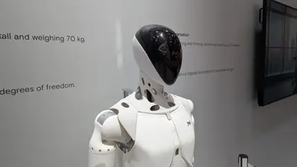 Глава компании испытал удар робота T800 на себе