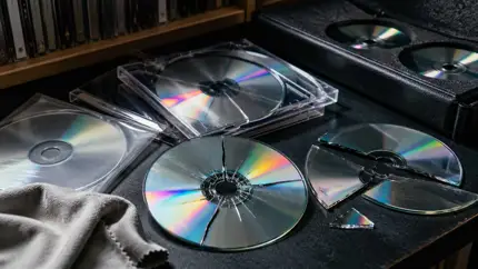Коллекционеры CD столкнулись с неожиданной проблемой: диски начали трескаться