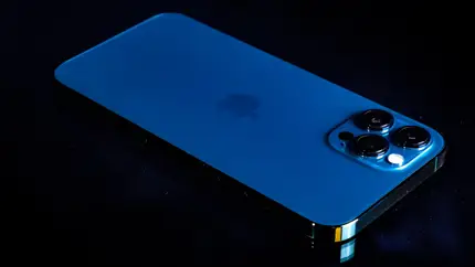 Утечка: фото аккумулятора iPhone 16 с металлическим корпусом
