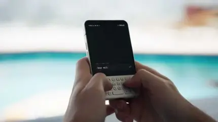 Minimal Phone 2 получил физическую QWERTY-клавиатуру и AMOLED-экран